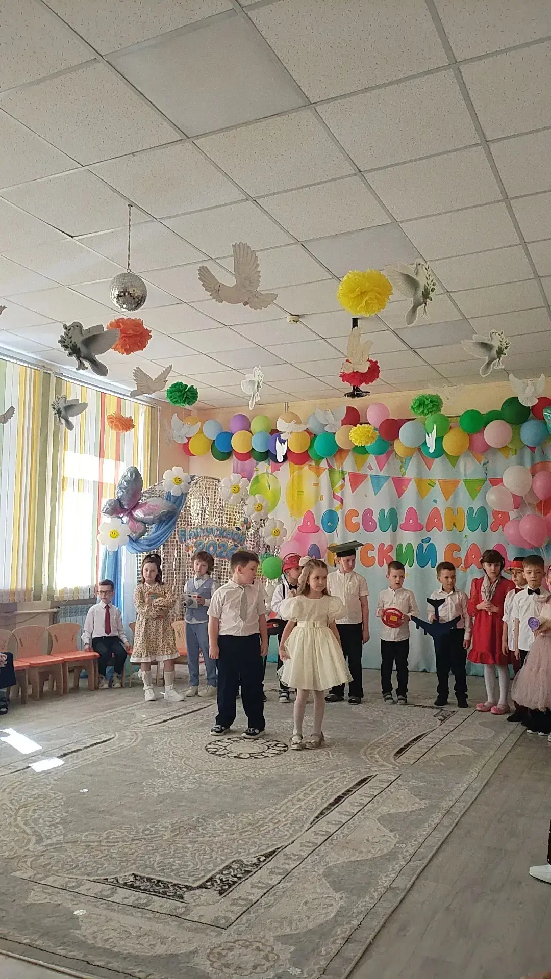 Пролетели годы! 22 мая мы со слезами радости и гордости проводили наших выпускников в большую школьн