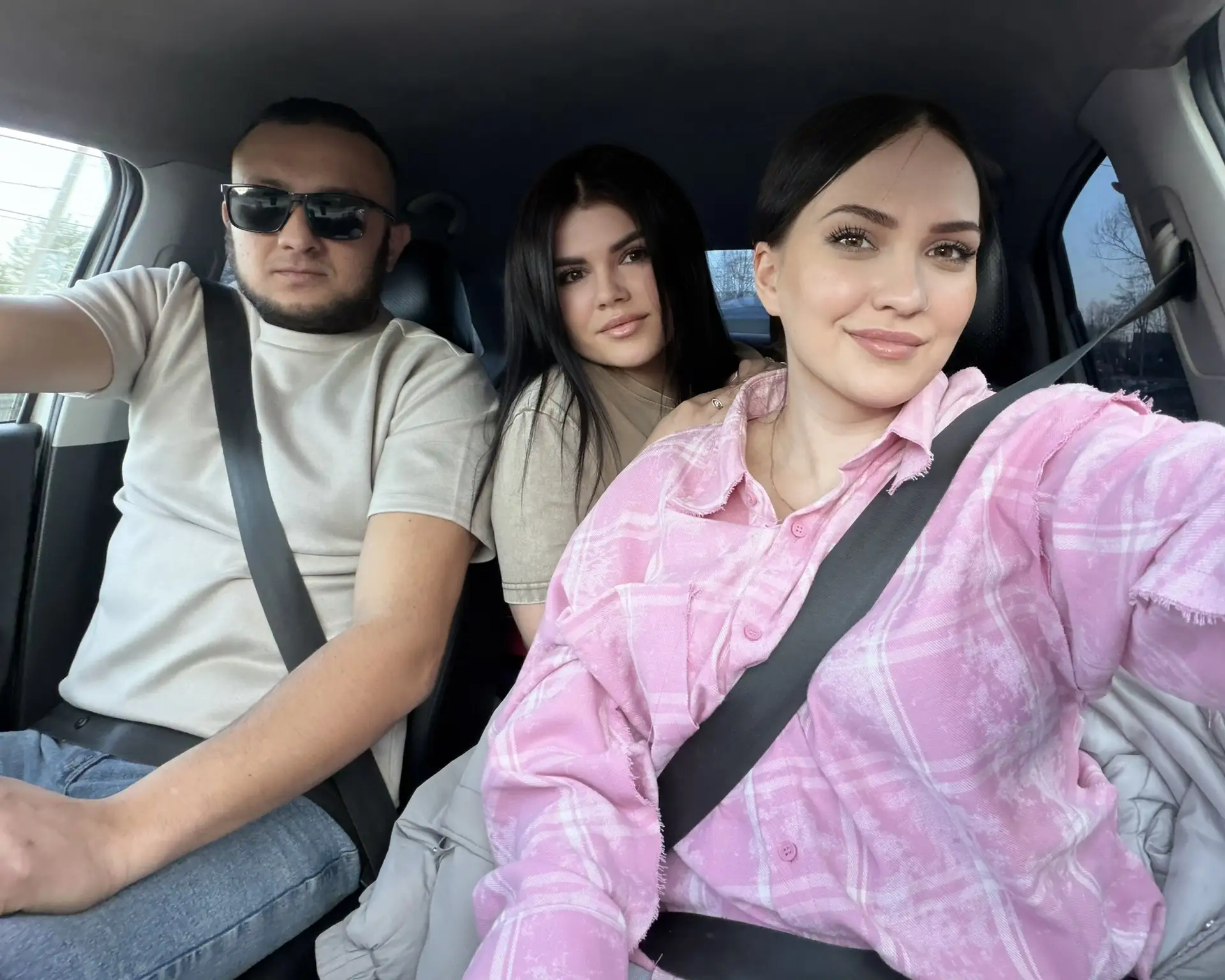 Поездка в Москву была увлекательной 😁
Наша машина покаталась на эвакуаторе , пока мы были на бьюте 