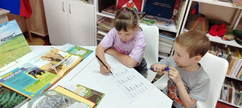 Краеведческое лото «Тропинками родного края»
15 июня участники тематической площадки «Непоседы» при
