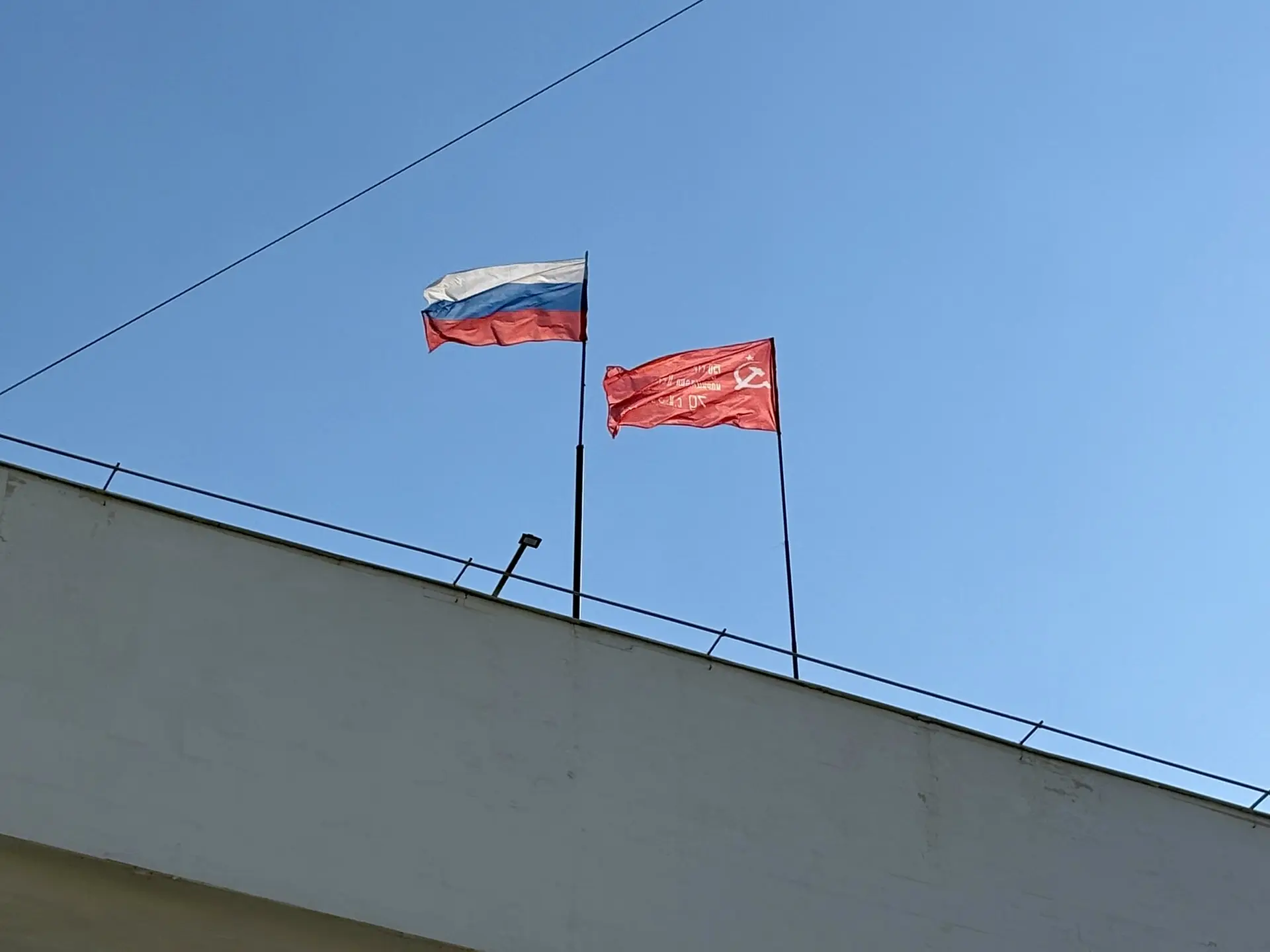 ЗНАМЯ ПОБЕДЫ⭐

Ежегодно в преддверии Дня Победы над зданием администрации поднимается копия Знамени 