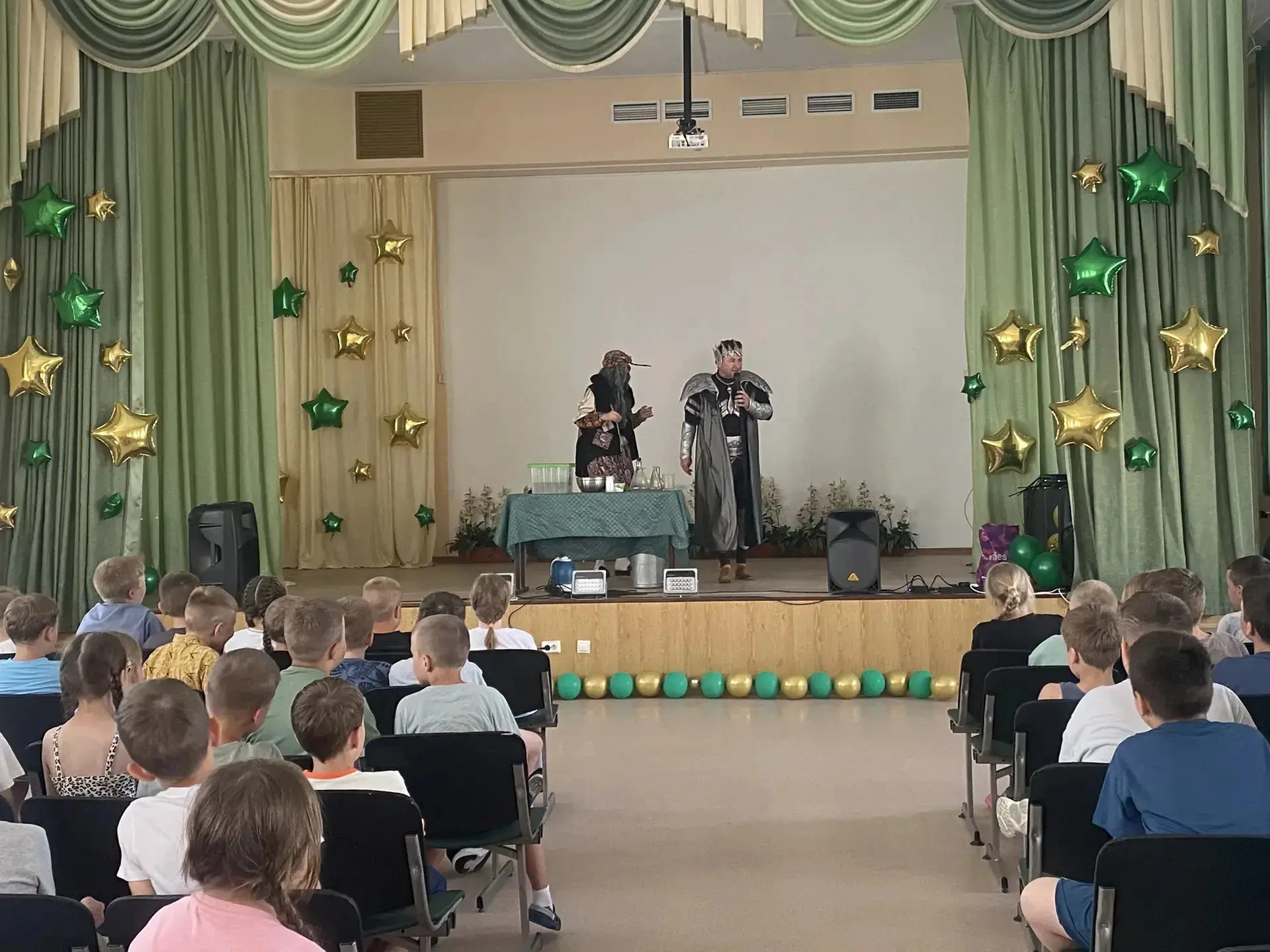 Волшебный день в лагере «Солнышко»! ✨

11 июня у нас прошло захватывающее «Зелье‑шоу» от ООО «Арена 