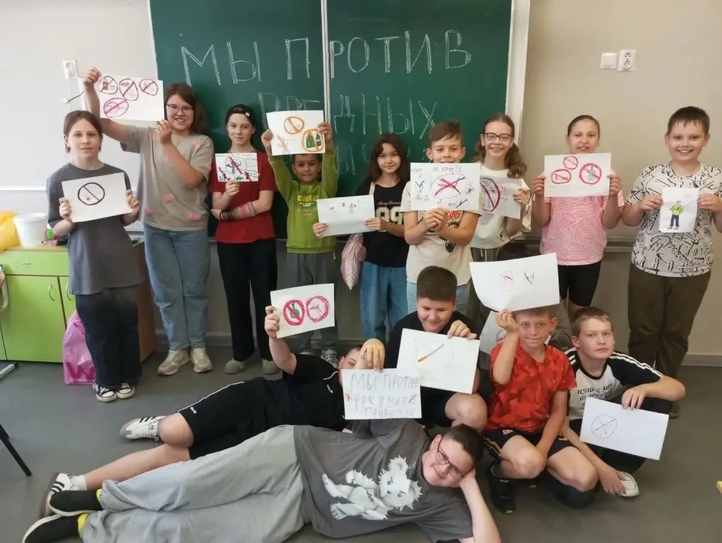 В рамках Антинаркотического месячника в ЛПД «Умники и умницы» состоялся конкурс рисунков «Мы против 