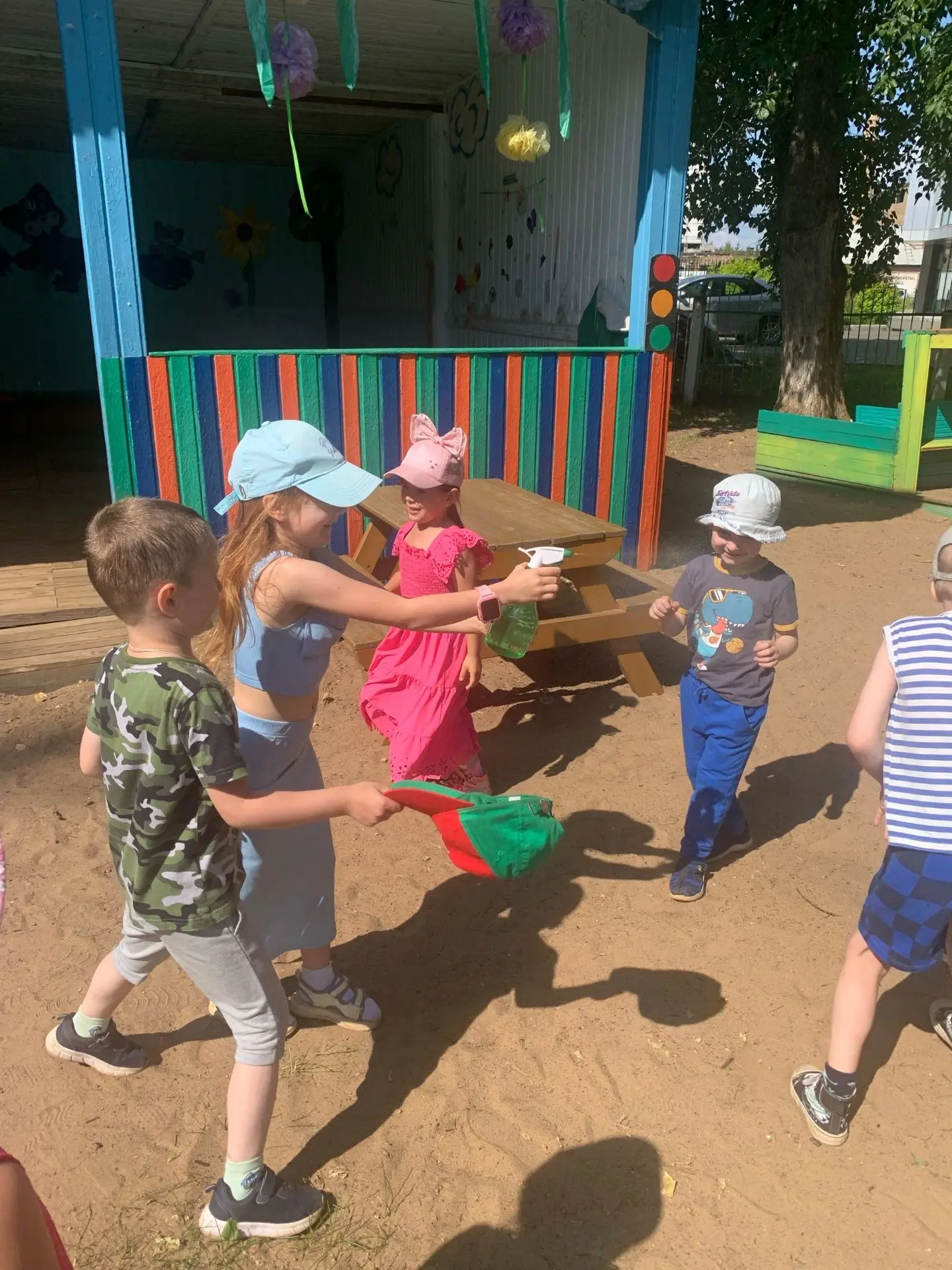 Солнечный денёк в детском саду
Какой чудесный выдался сегодня день! 🌞 Наши маленькие исследователи 