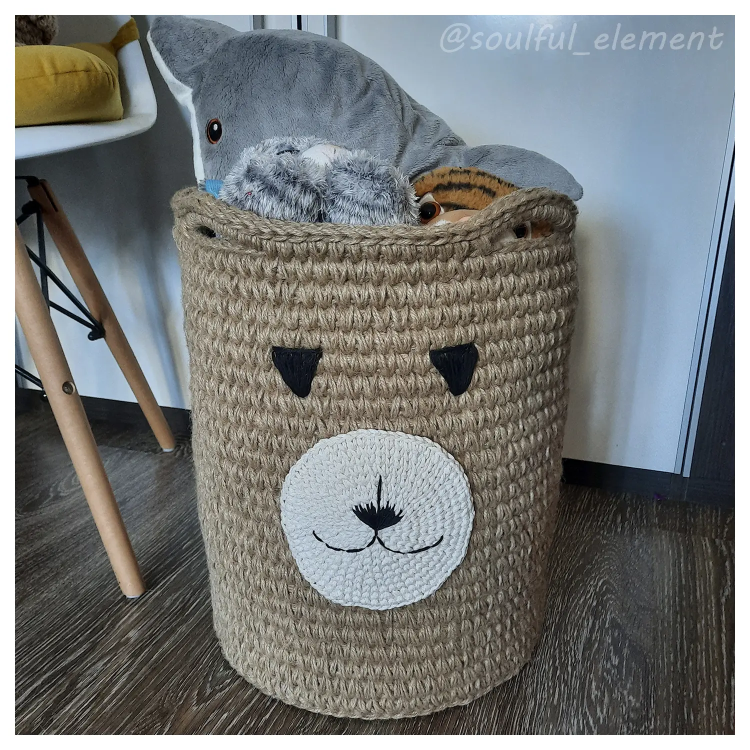 Какая была моя первая большая корзина

Корзина для детских игрушек.. 

Эта была идея не моя, не нова