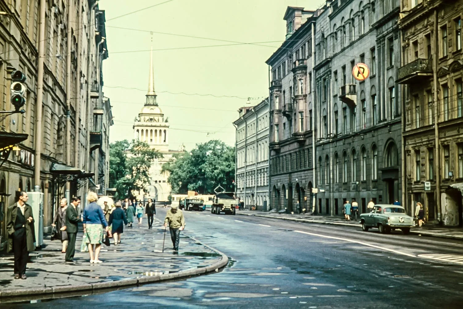 Гороховая улица 

1971 год

Улицу часто переименовывали. До революции это были топографические, план