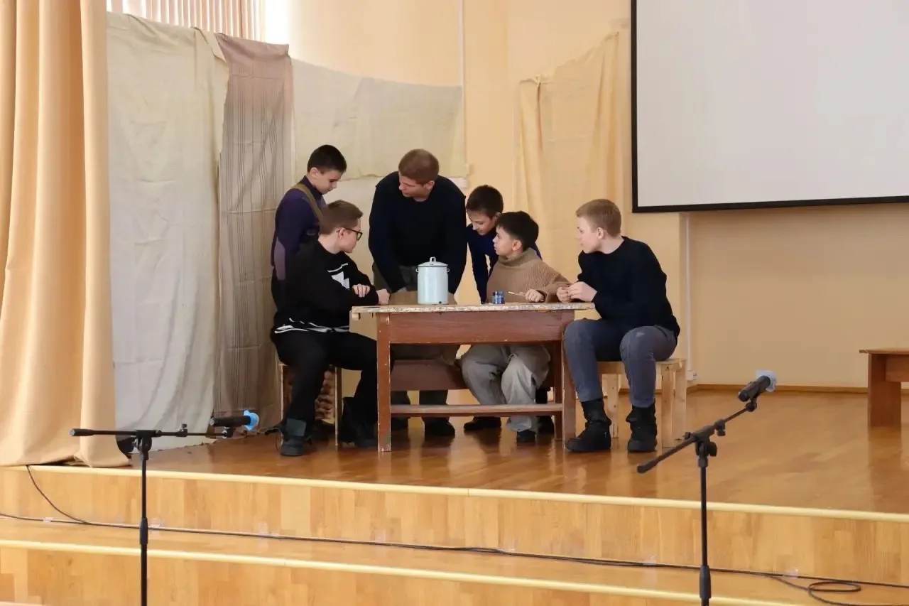 Накануне Дня Победы в корпусе состоялся показ спектакля «За вас, мальчишки!» - повествование о судьб