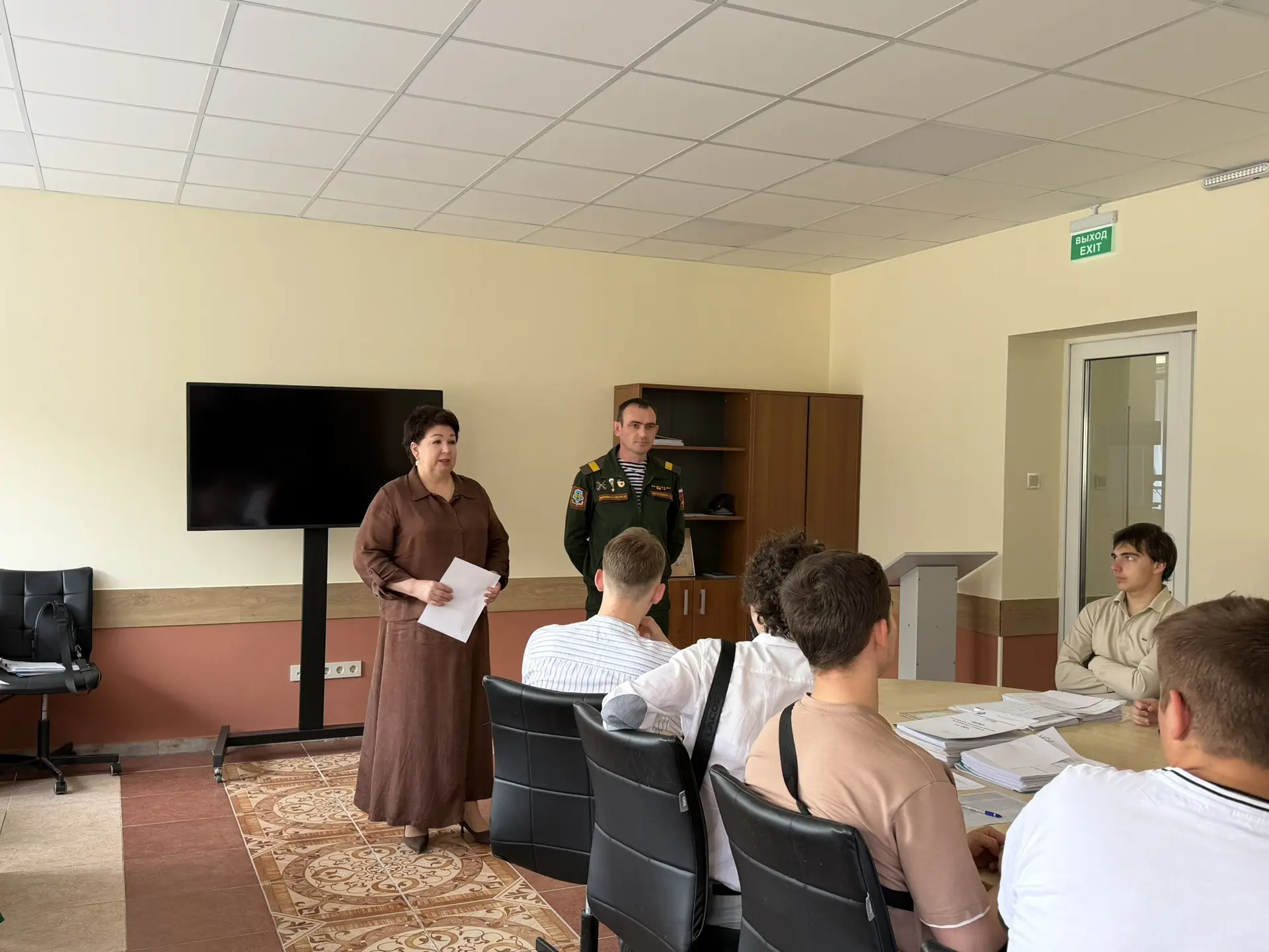 Встреча выпускников с представителем пункта отбора на военную службу 🚗➡️🚁

11 июня в Лермонтовском