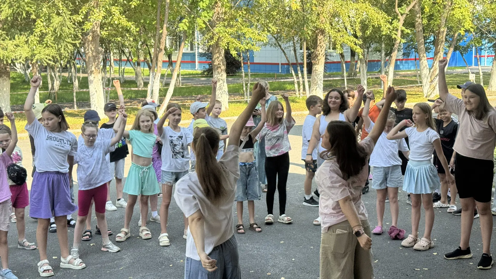 ЛЕТНИЙ ЛАГЕРЬ: ДЕНЬ СКАЗОК, ПУЗЫРЕЙ И РУССКИХ ГУЛЯНИЙ ✨🏕️

В нашем лагере ребята отправились на увл