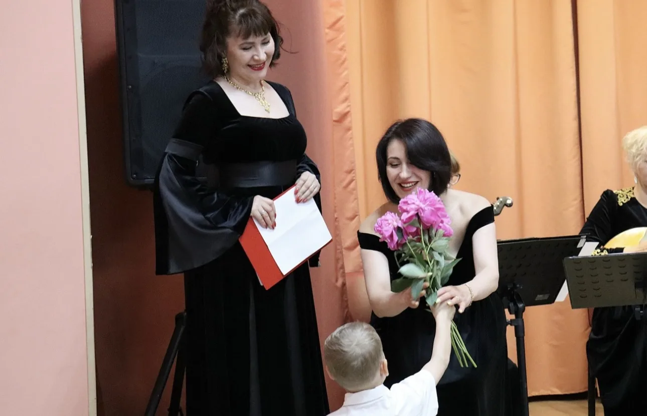🎼9 июня,  камерный состав КООРНИ под управлением Константина Новичкова дал концерт, посвященный Дню
