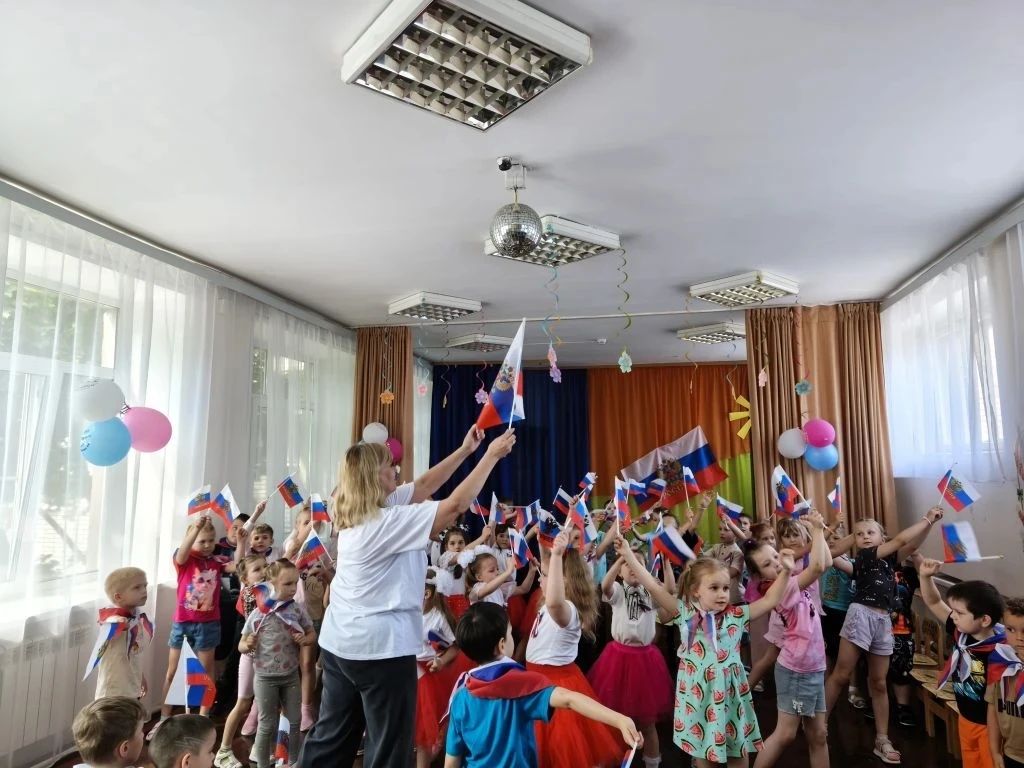 Сегодня в детском саду прошёл праздник, посвящённый Дню России! 🇷🇺
Воспитатель:Веретенникова Т.Н.
