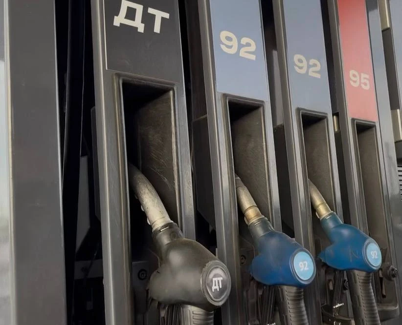 ❗️Сеть АЗС «Татнефть» ввела ограничения на отпуск топлива на всех своих заправках в России

По инфор