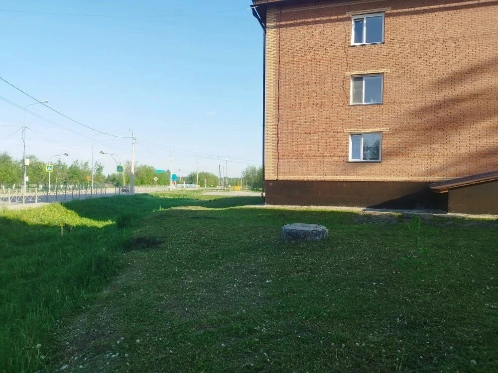 🌿 Покос травы во дворах продолжается 🌿 
 
Аккуратный газон во дворе — это не только красота, но и 
