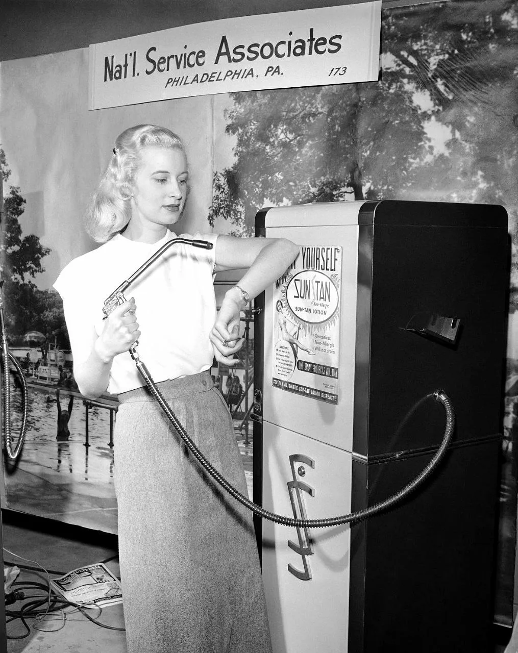 Автомат для искусственного загара, Филадельфия, 1949 год.

Фотоальбом | подписаться