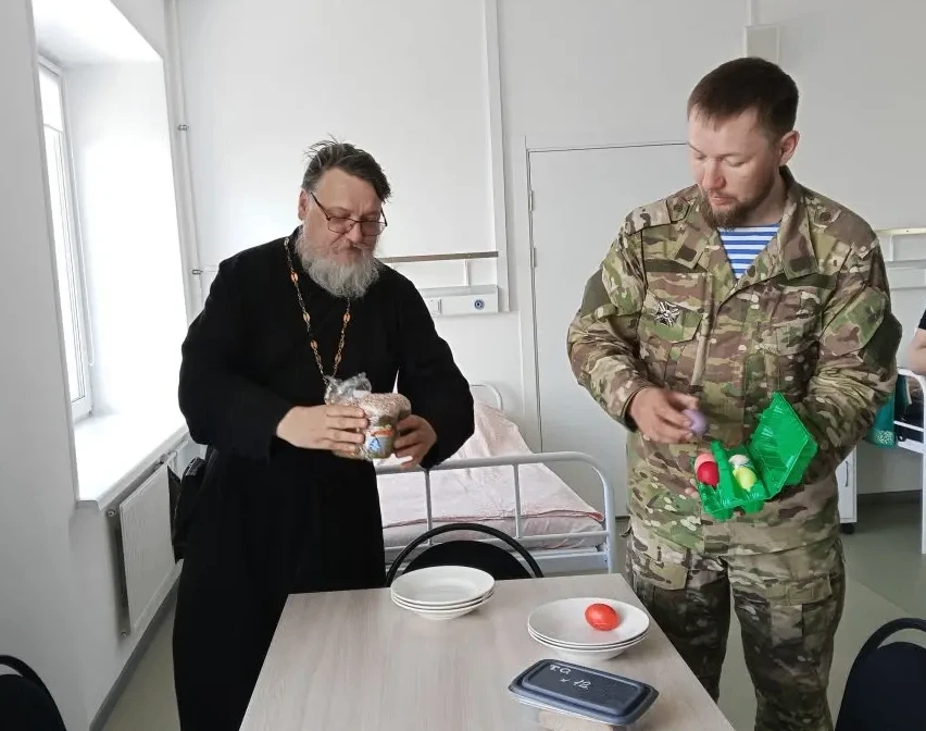 Здравствуйте , вчера , в день светлой Пасхи , представитель Омской епархии, настоятель часовни Архис