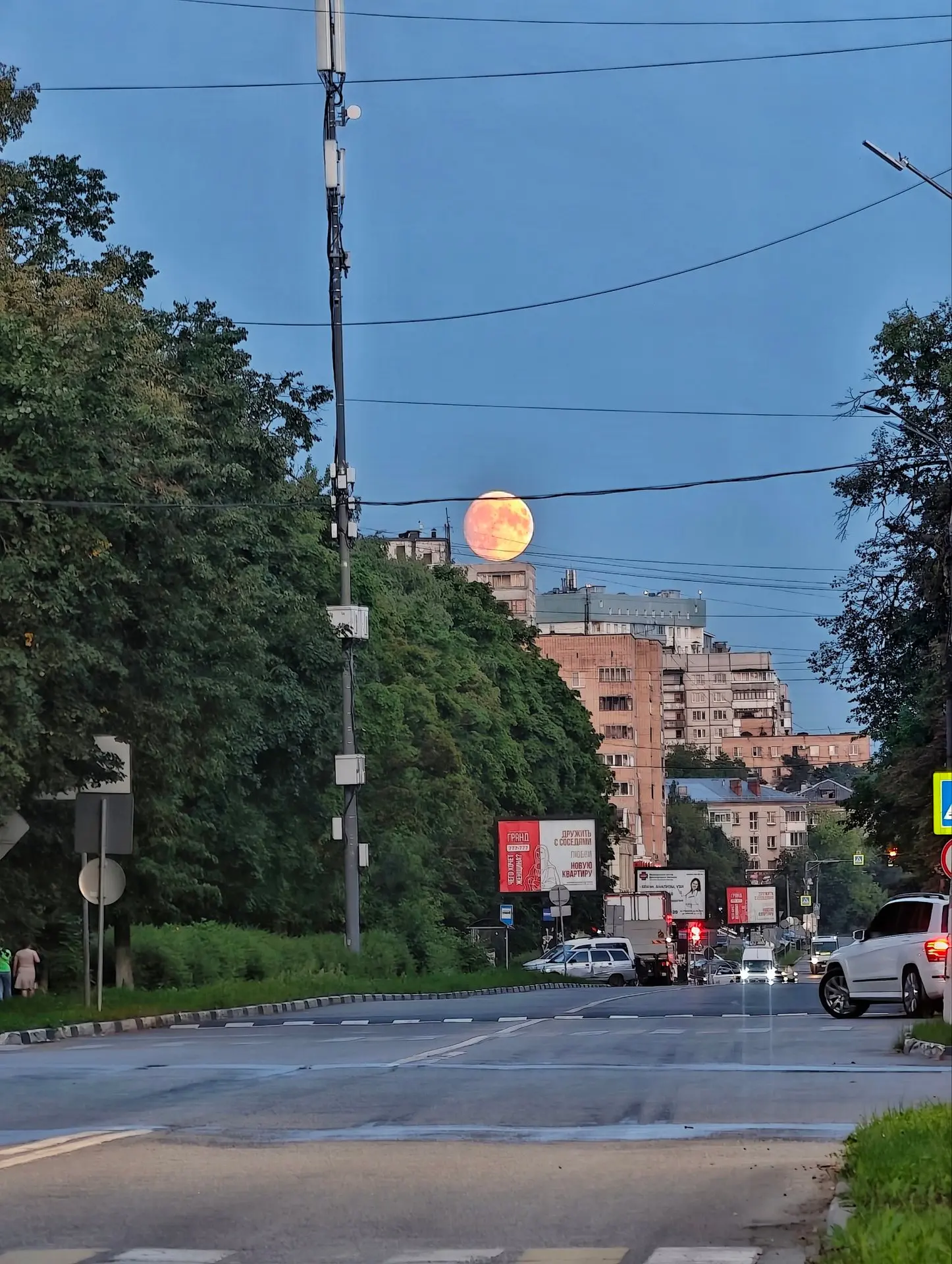 Наши подписчики поделились фото «Оленьей Луны» накануне полнолуния

Фото: @Lisenok63, @MPopowsky, @l