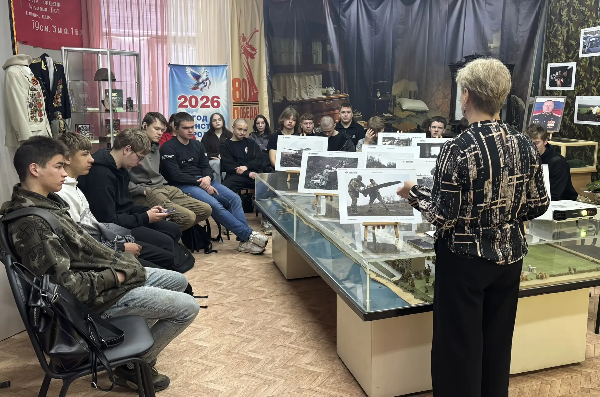 В стенах нашего музея прошел лекторий «Традиции и промыслы народов России».

Участниками встречи ста