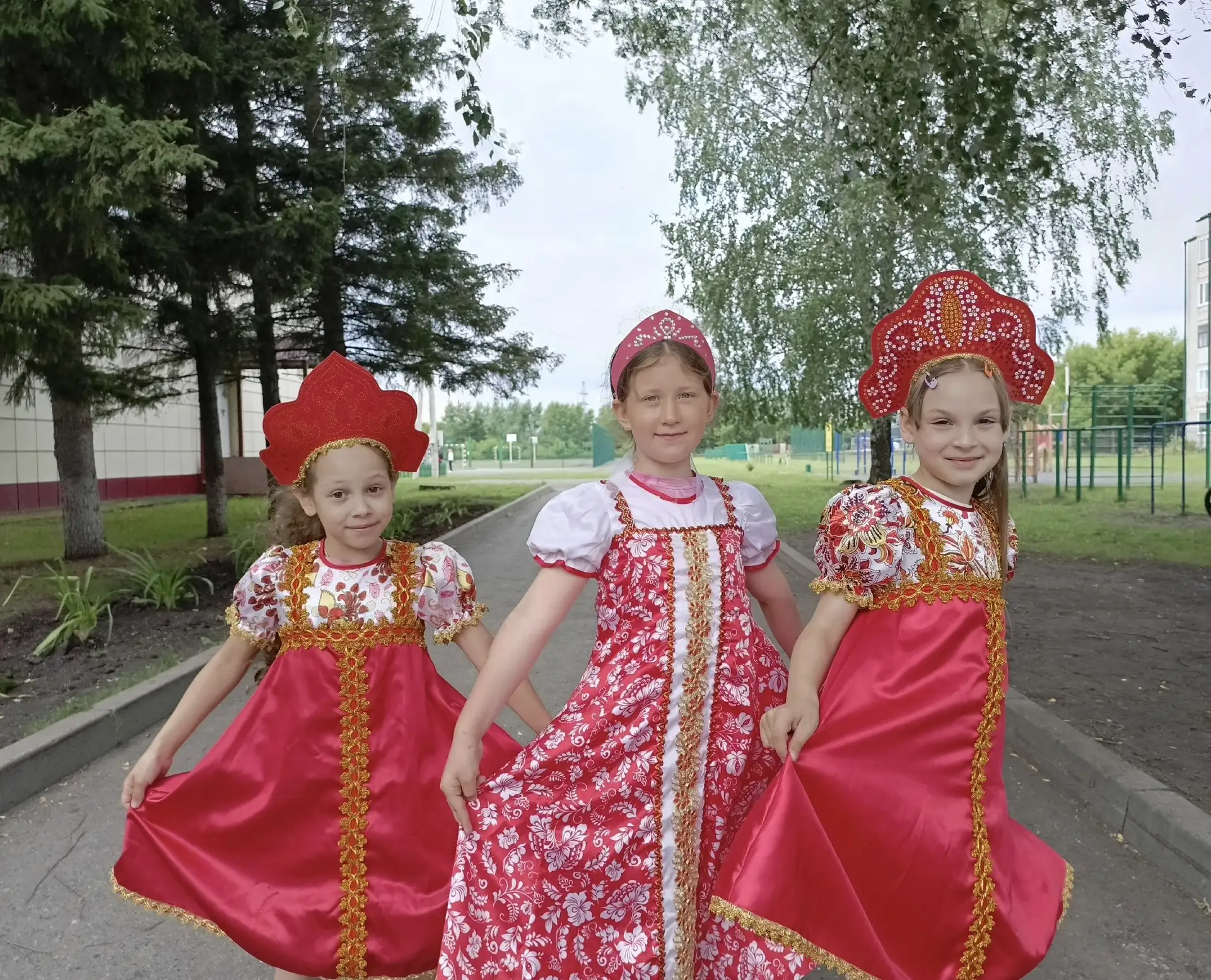 Дорогие земляки! Примите самые искренние и тёплые поздравления с нашим главным государственным празд