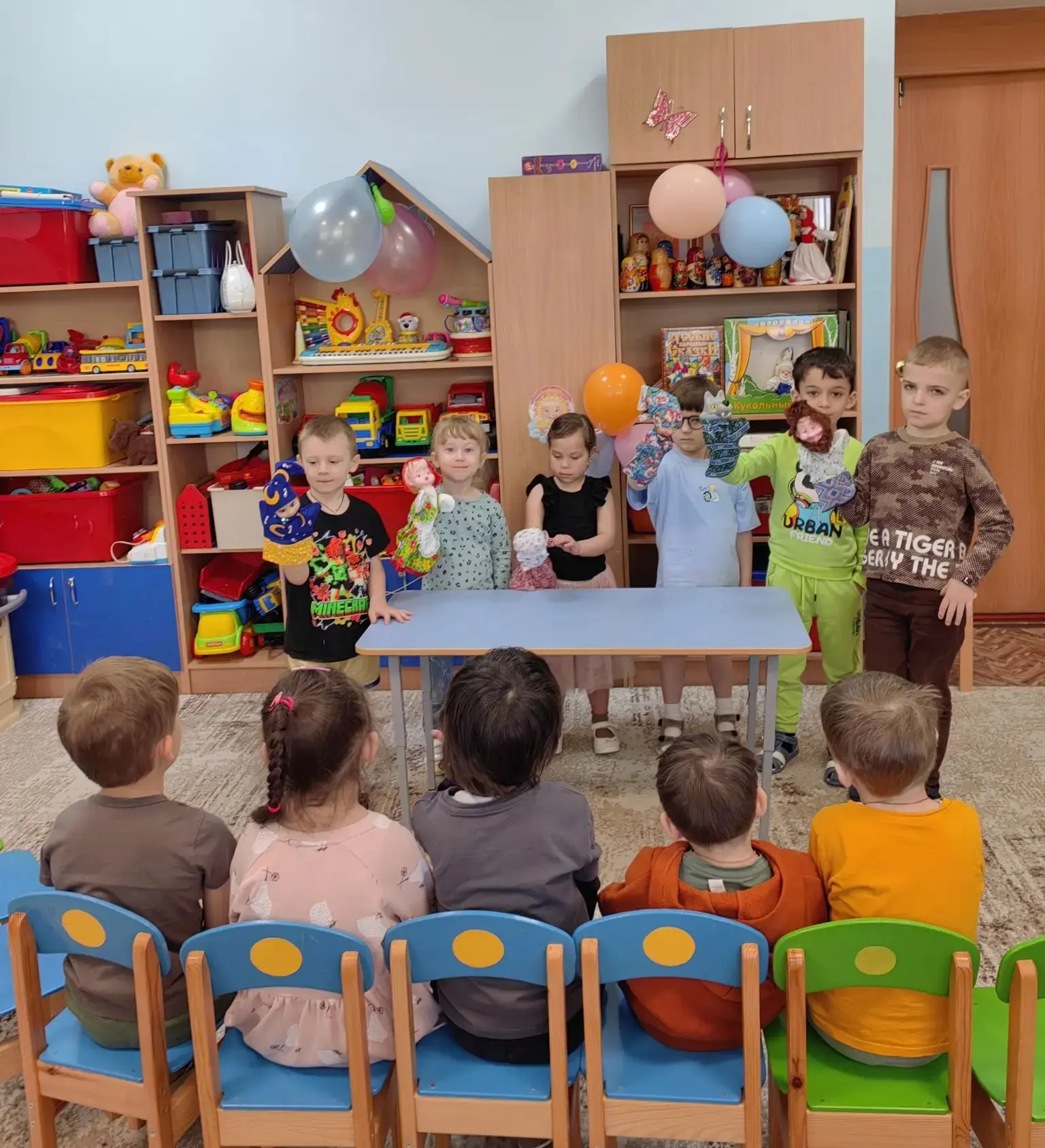 "День кукольного театра". Беседа: "Кукольный театр". Рассказ воспитателя о куклах, используемых в те