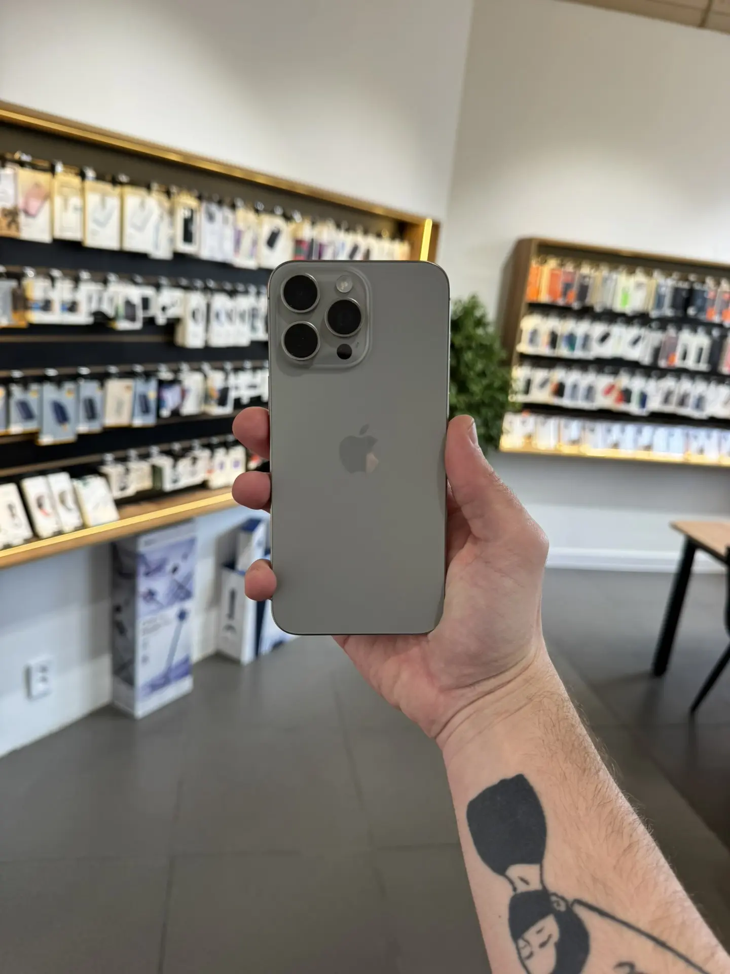 📱Подержанный iPhone 15 Pro Max 256GB Natural Titanium

🏷️ 54 990₽
Емкость АКБ 🔋 83%
Комплект: каб