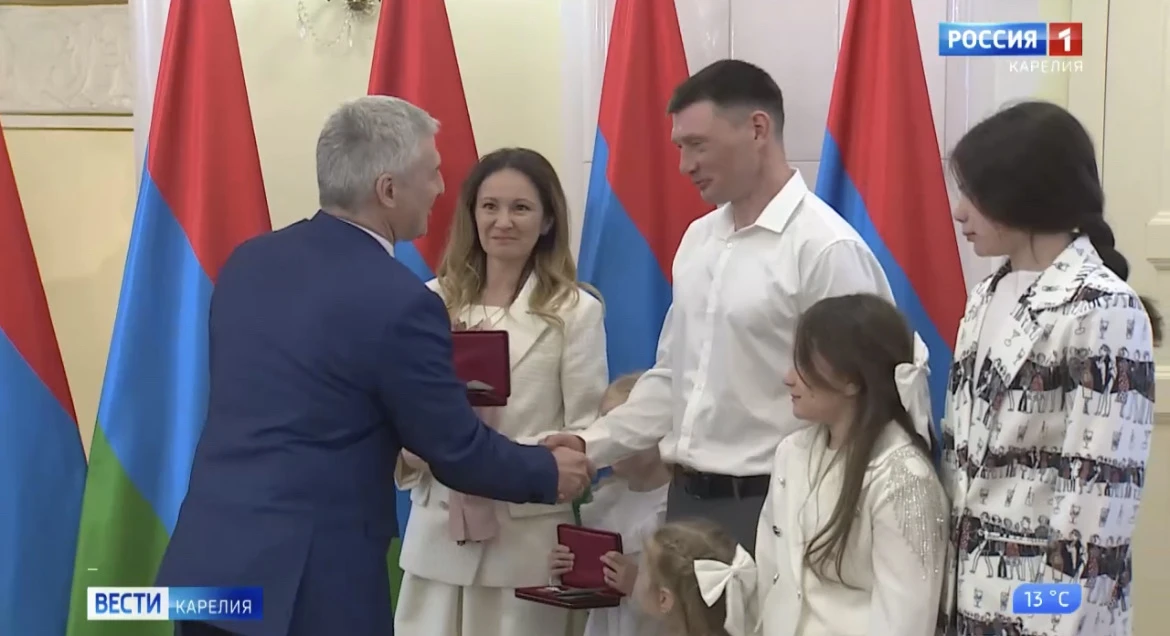 Пять семей в Карелии указом президента России наградили медалью ордена «Родительская слава»
Сегодня 