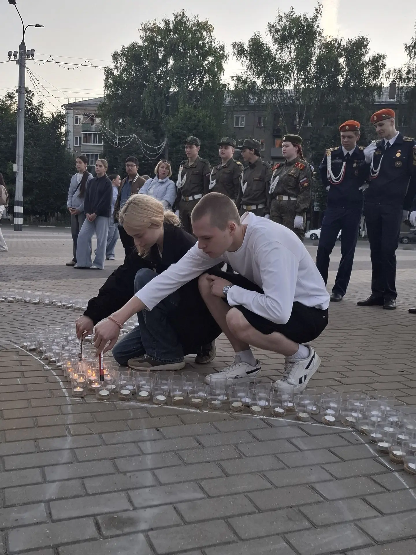 🔥🕯«Огненная картина войны»

21 июня, на площади двухсотлетия Коврова ученики школ, кадеты, волонте