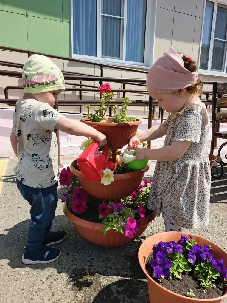 Чәчәкләребез шаулап үсәрләр иншаллах🌞