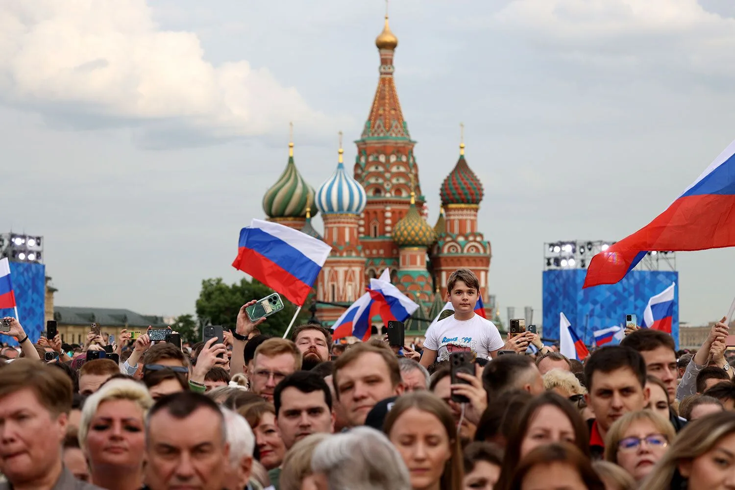 День России — государственный праздник Российской Федерации, который отмечается ежегодно 12 июня.
Да