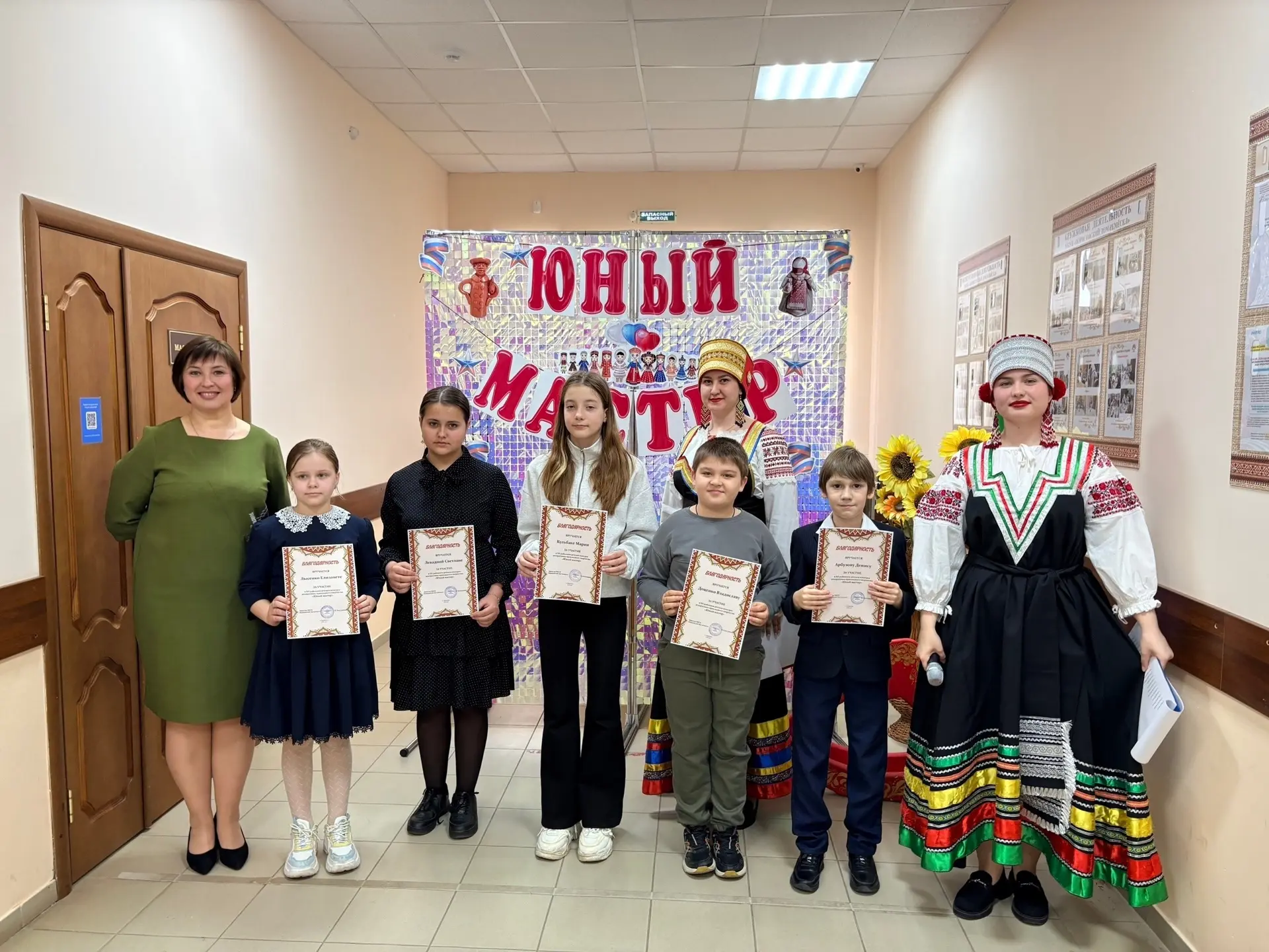 🇷🇺 Россия единая — руками юных мастеров

🎉 В Борисовском Доме ремёсел состоялась яркая церемония 