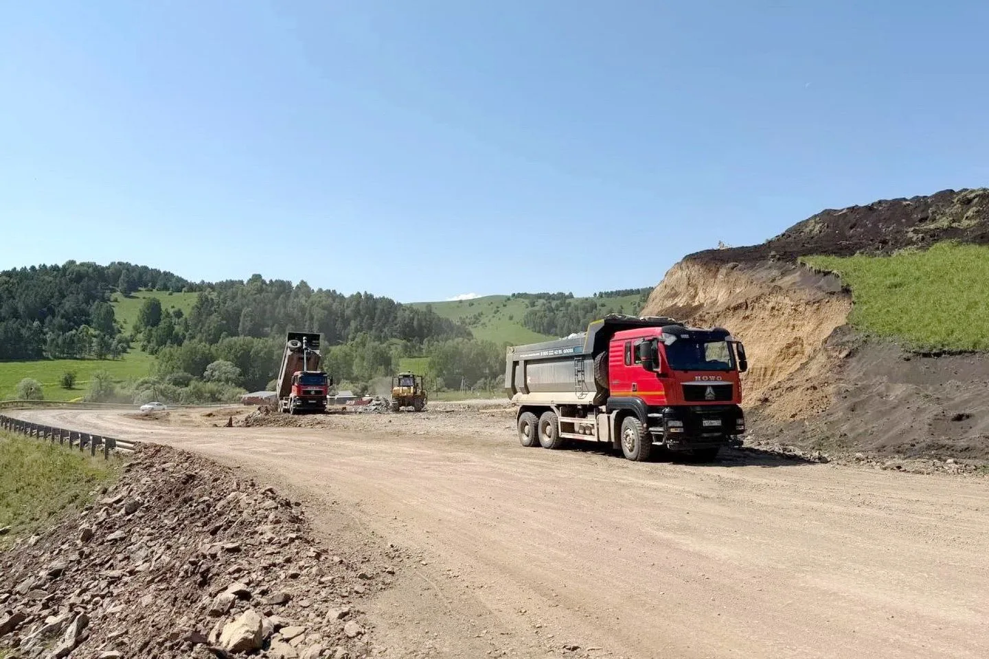 ПРОДОЛЖАЕТСЯ РЕКОНСТРУКЦИЯ ПОСЛЕДНЕГО УЧАСТКА АВТОДОРОГИ АЛТАЙСКОЕ - АЯ
 
В Алтайском районе продолж