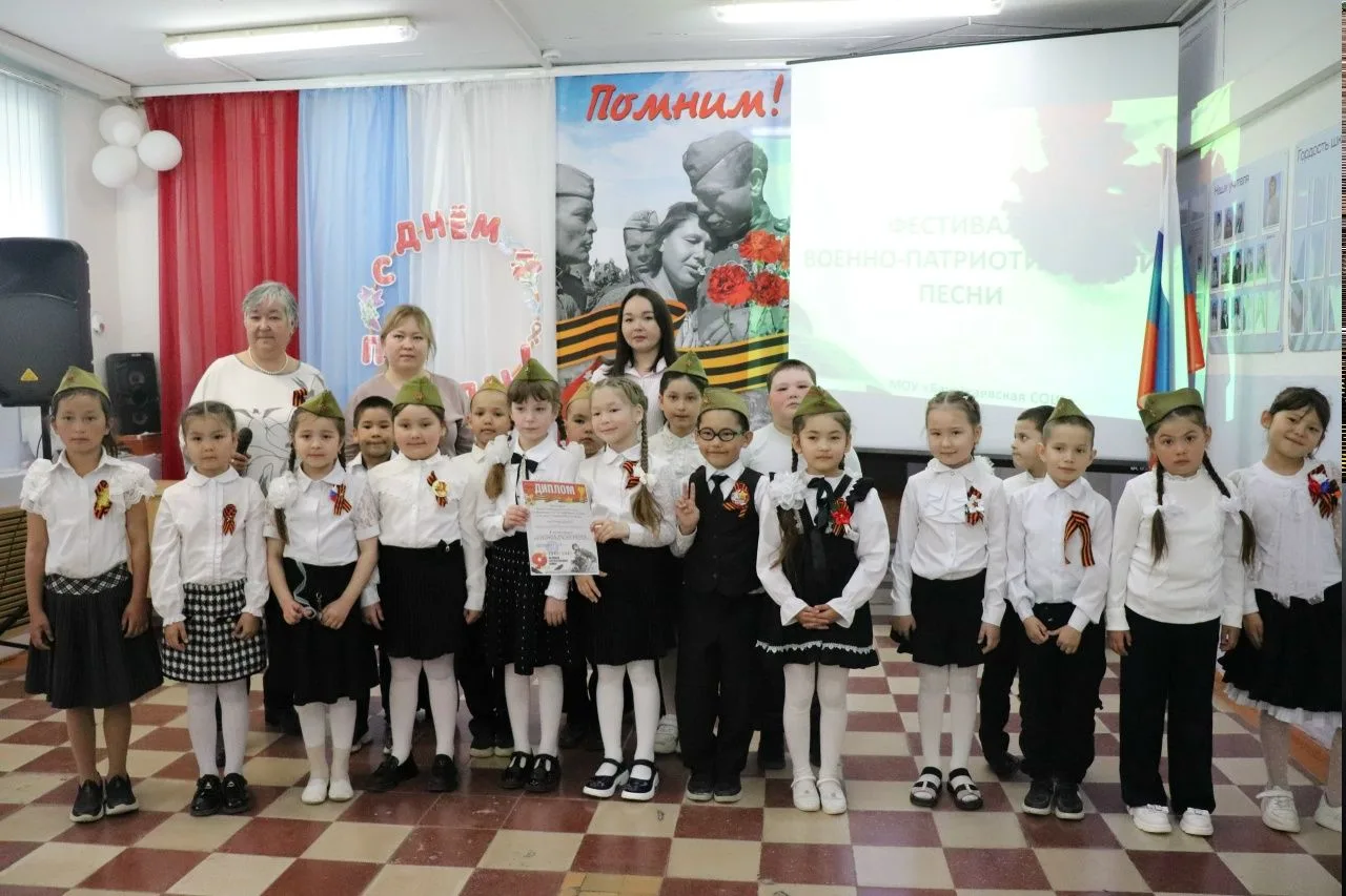 🎤С ПЕСНЕЙ К ПОБЕДЕ
Сегодня в нашей школе царила особенная трогательная и торжественная атмосфера. С