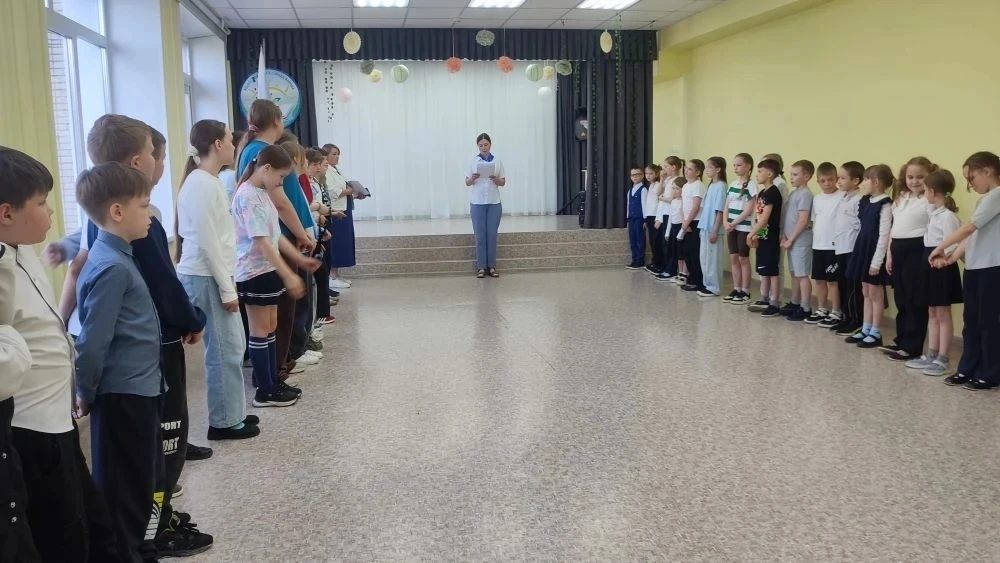 Для учащихся начальной школы прошло развлекательно-познавательное мероприятие "Безопасное колесо", в