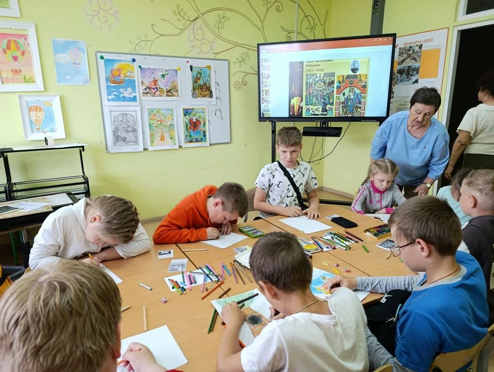 Пушкинский день
    6 июня в лагере «Самоцветы» дан старт «Создавай и вдохновляй». Этот был  Пушкин