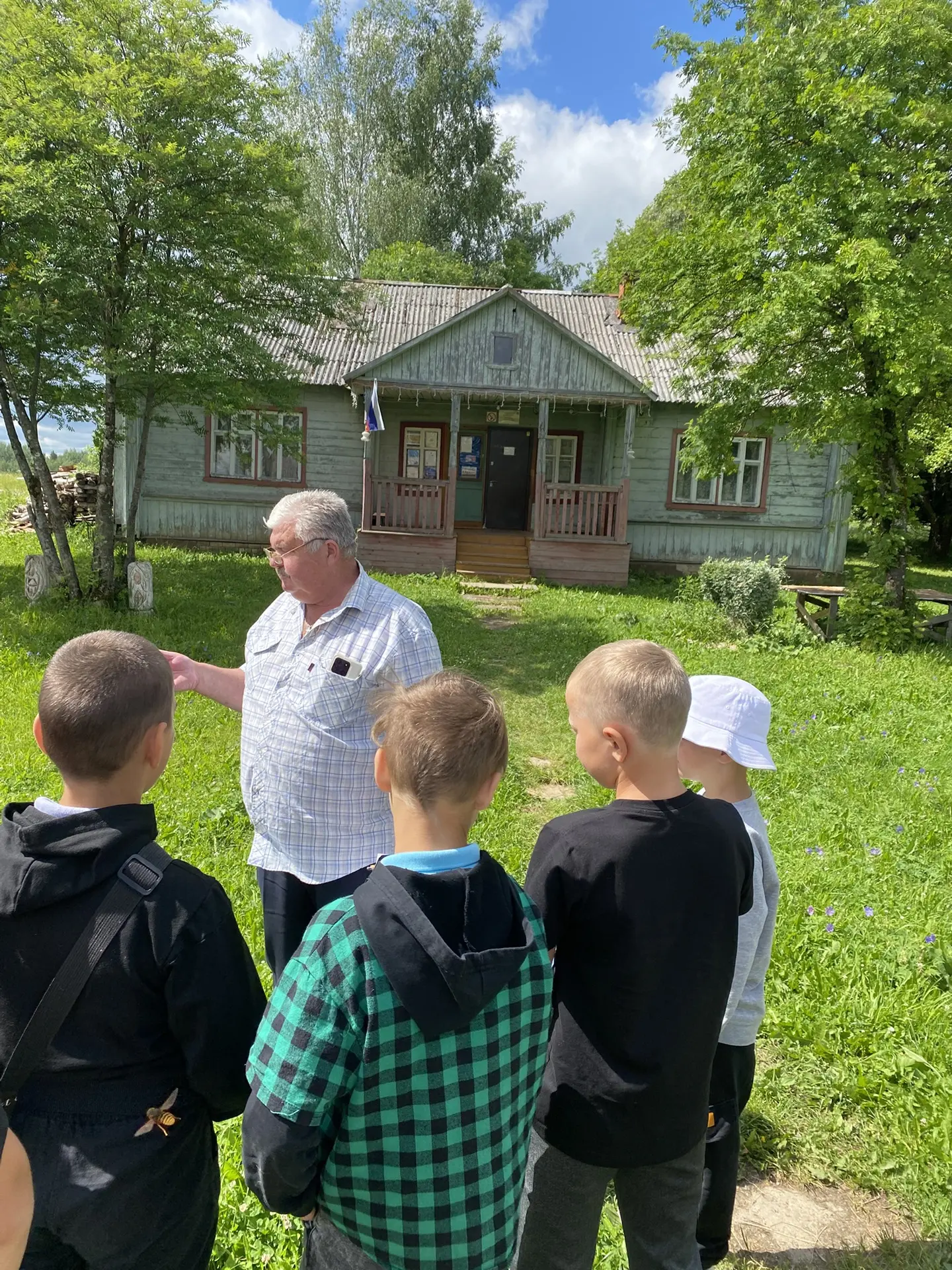 Сегодня наши ребята отправились в настоящее путешествие во времени — мы посетили с. Шахово.         