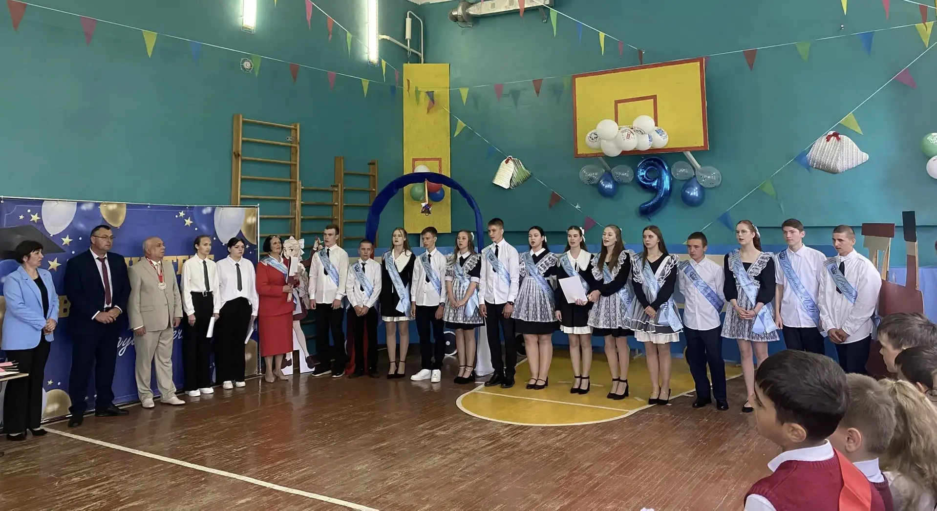 🎉 Последний звонок 2026 — праздник, объединяющий сердца! 
 
26 мая прозвучал последний звонок — оди