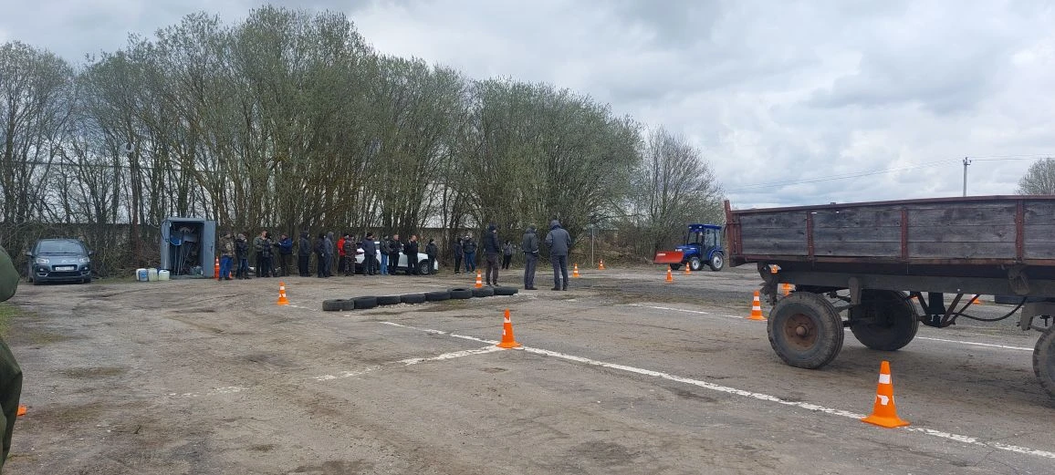 Поздравляем: +29 трактористов!

Сегодня 26 марта группа из 28 человек на базе нашего учебного центра