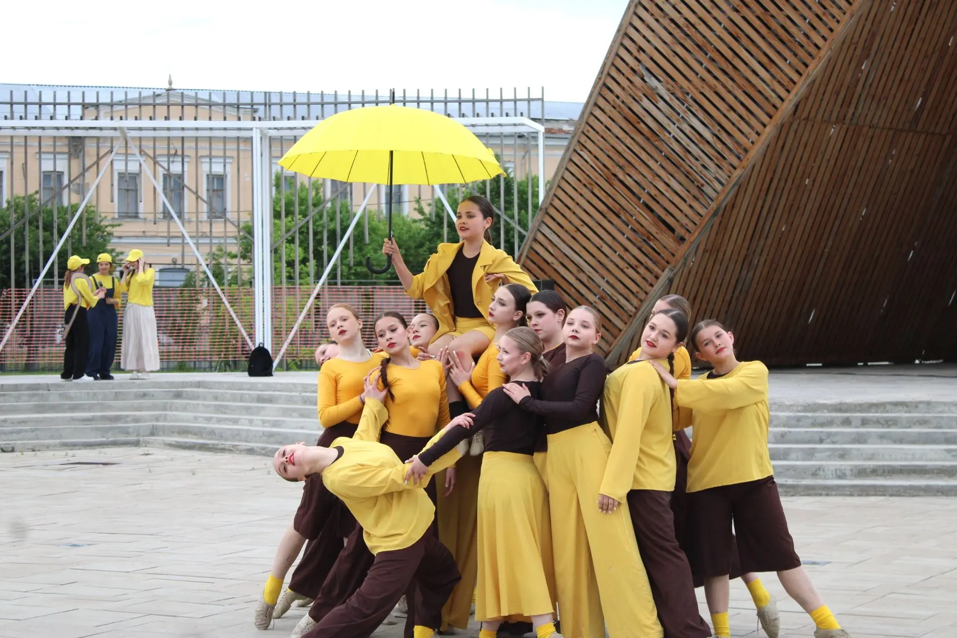 💫1 июня - День защиты детей! 

Вчера троичане спешили в амфитеатр городского Парка культуры и отдых