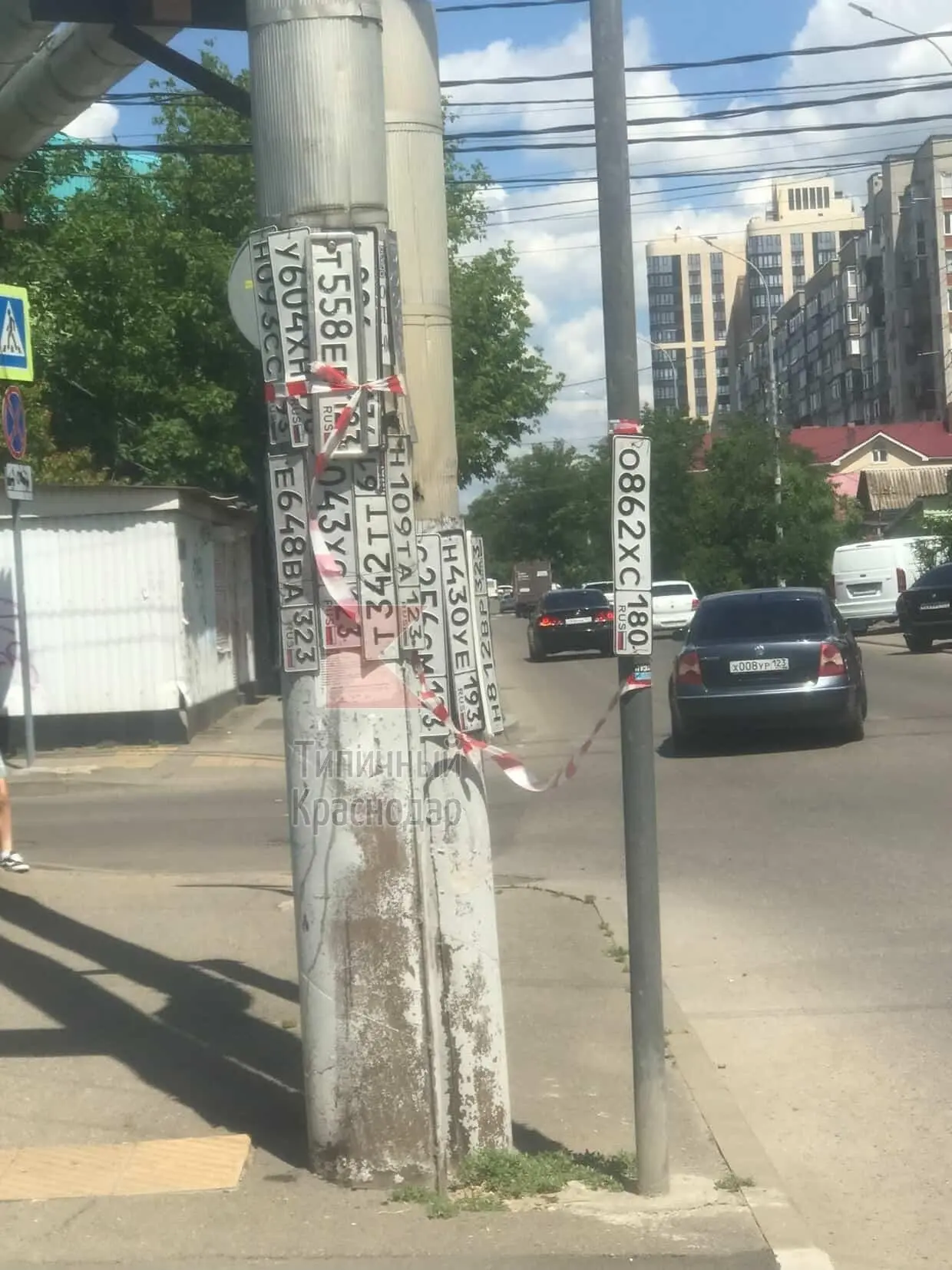 🗣: «Дорогие водители, участвующие в заплывах на ул. Гаврилова - ваши номера на столбе и один чуть д