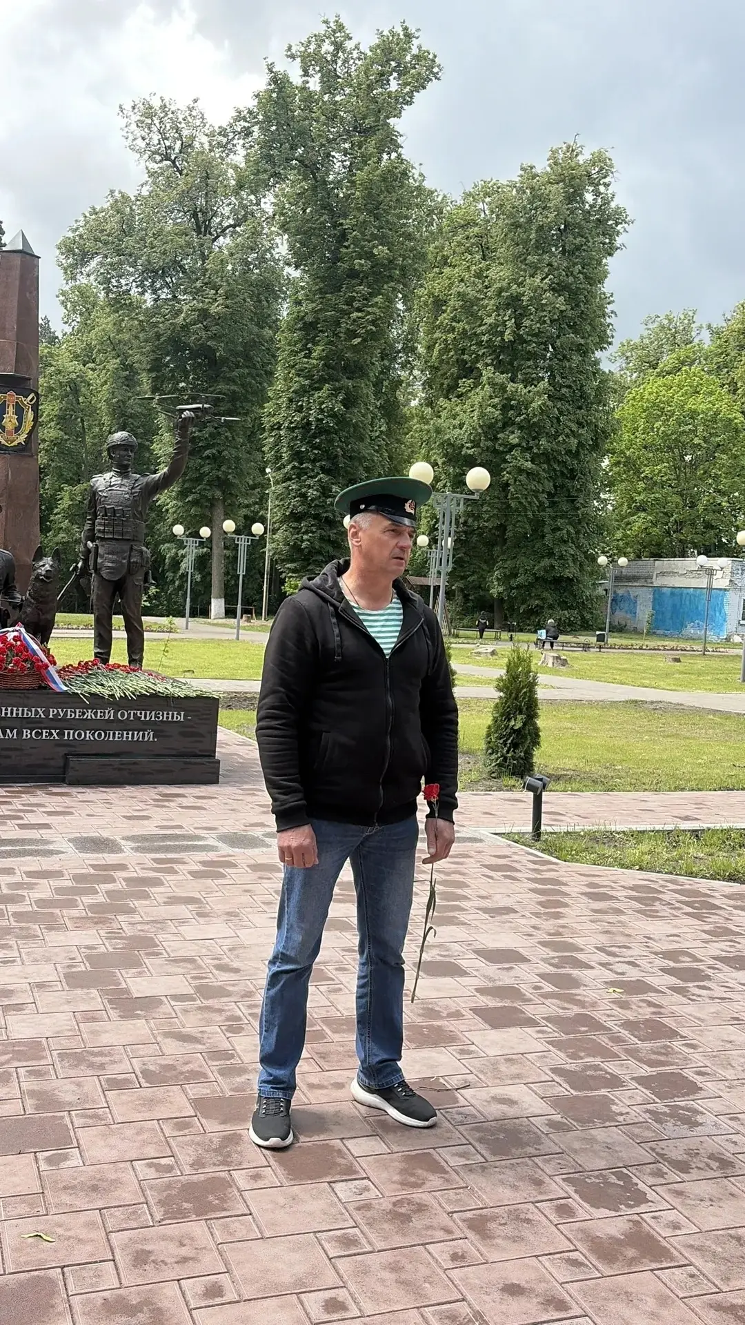 ПАТРИОТИЧЕСКОЕ ВОСПИТАНИЕ

28 мая, в День пограничника, в Брянске был открыт памятный знак «Защитник