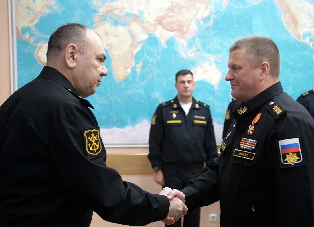 Командующий Тихоокеанским флотом адмирал Виктор Лиина награждён орденом Александра Невского в знак п