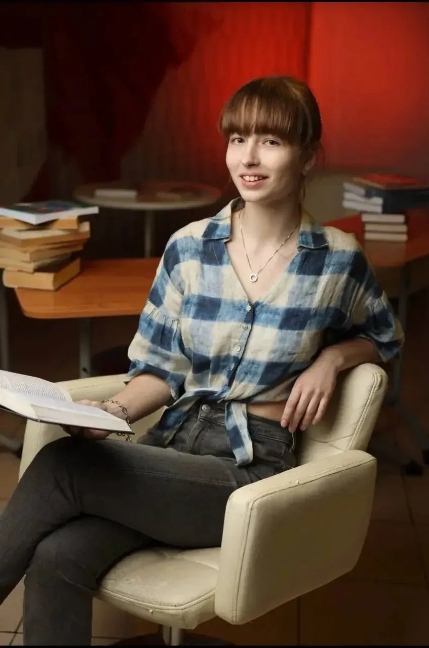 🎉📚 Ура! Поздравляем нашу талантливую ученицу Винокурову Ирину и ее учителя литературы Савина Алекс