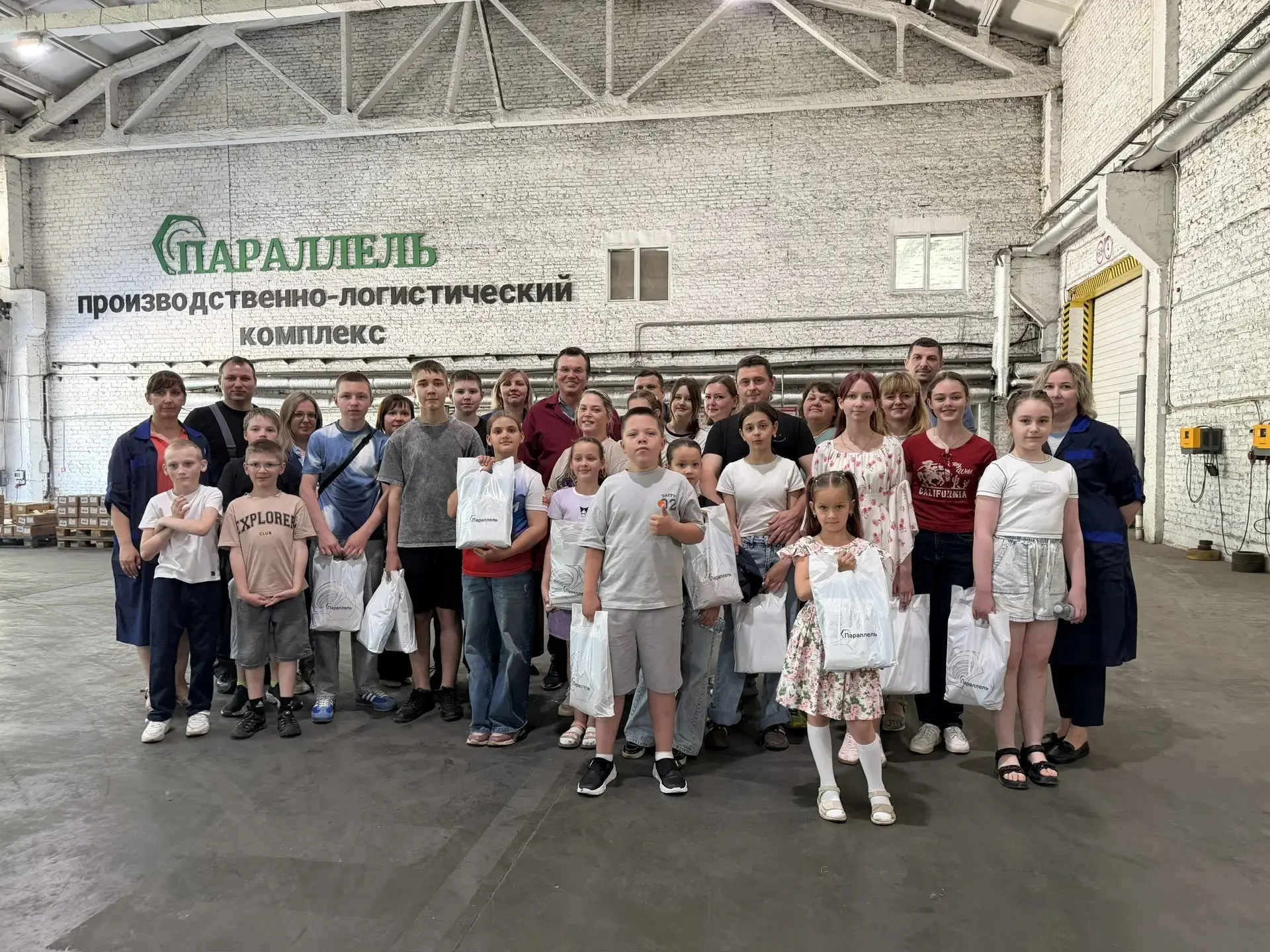 ПОДСЛУШАННОЕ
Мы нарушили главный закон каникул. Чтобы поднять ребенка в 7 утра, когда можно спать до