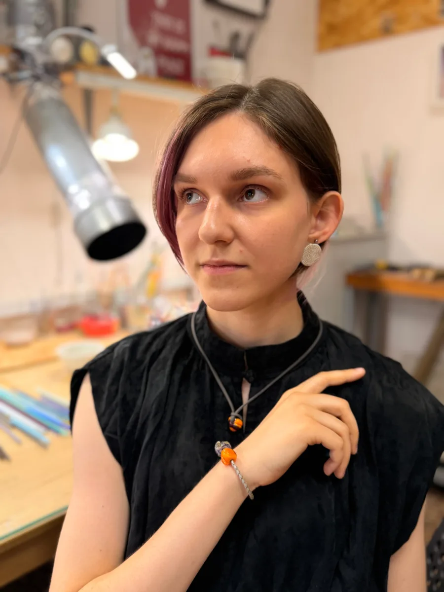 Есть языки, которые мы понимаем без слов. Цвет — один из них 🎨. В детстве мы говорили на нём свобод