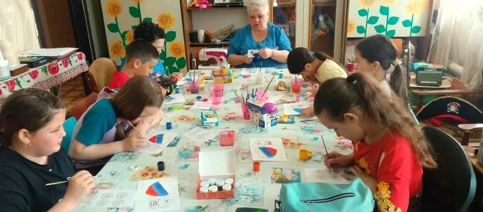🎨 Творчество + патриотизм = идеальные открытки ко Дню России!

В преддверии праздника руководитель 