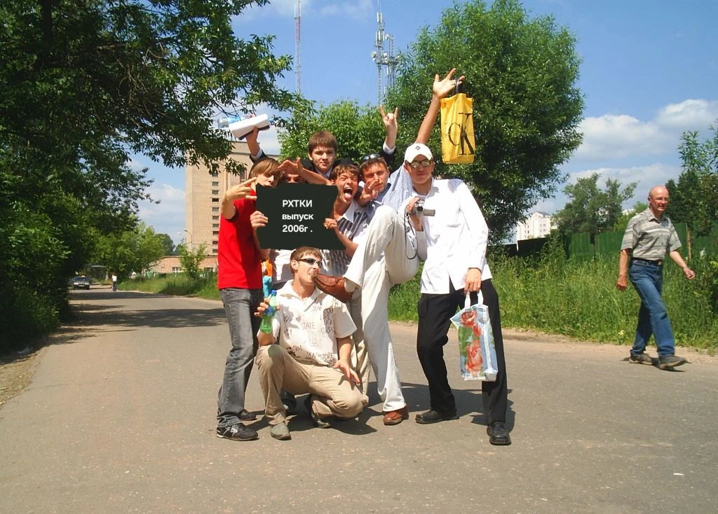 Сергиев Посад, (2006 год). 

Выпуск (РХТКИ) - Российский художественно-технический колледж игрушки. 