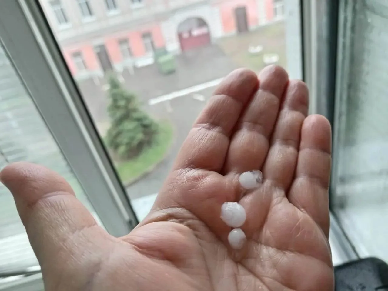 ⛈️В Омске ожидается ухудшения погодных условий.
 
🌧По данным ФГБУ «Обь-Иртышское УГМС», 24-25 июня 