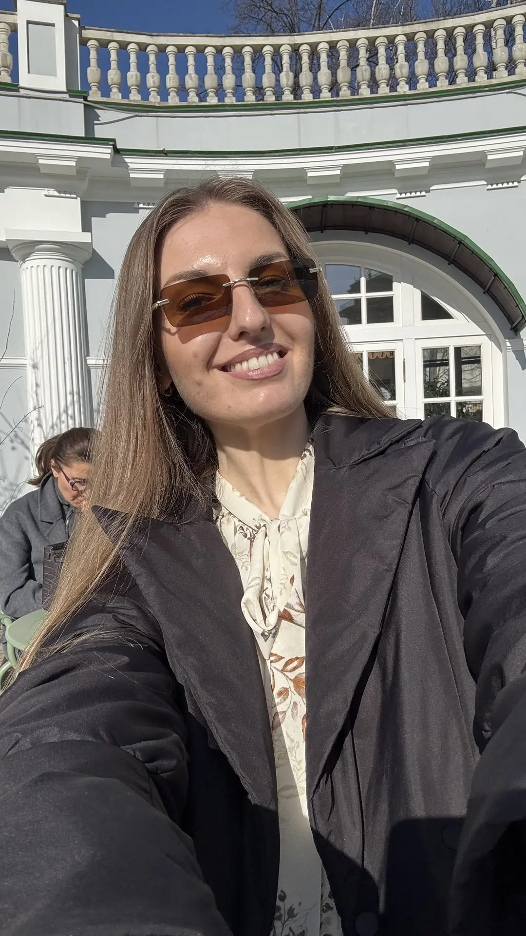 Не знаю, как так работает, но я становлюсь самым счастливым человеком просто от того, что на улице с