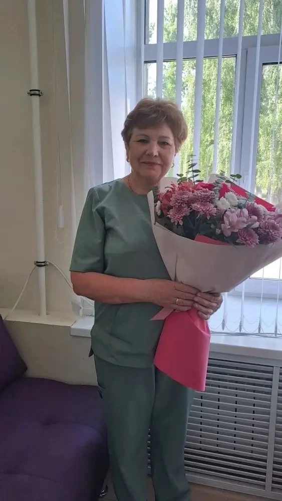 🎉Сегодня 65-летний юбилей отмечает медицинская сестра эндоскопического отделения Нижнекамской центр