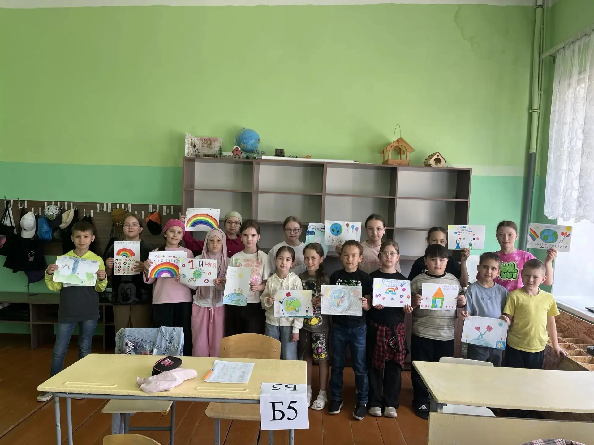 1 июня для школьников распахнул свои двери пришкольный лагерь «Улыбка». Темой первого дня, приурочен