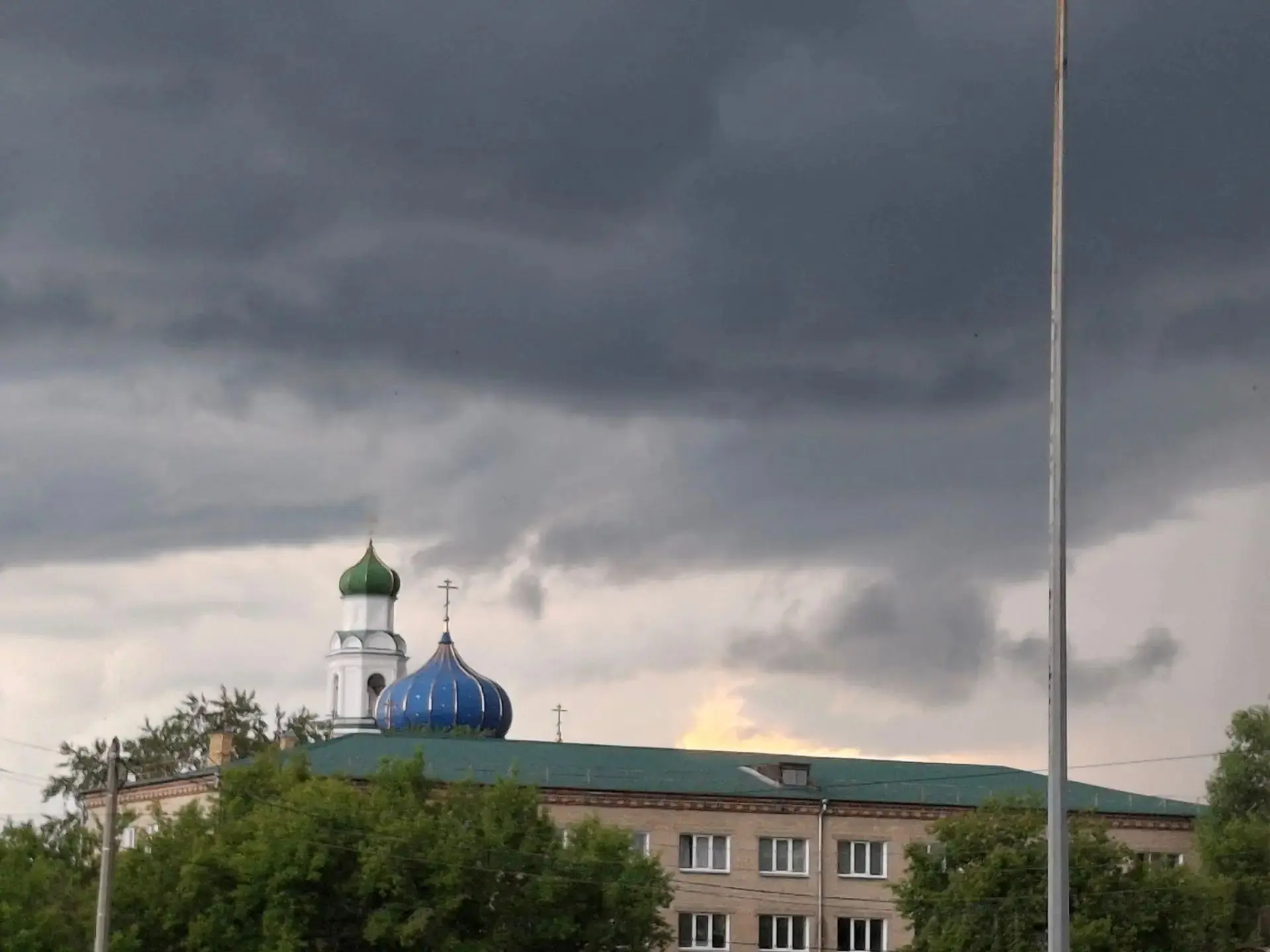 В Кыштыме гроза оставила без света несколько районов города

Сегодня, 15 июня, в связи с прохожден