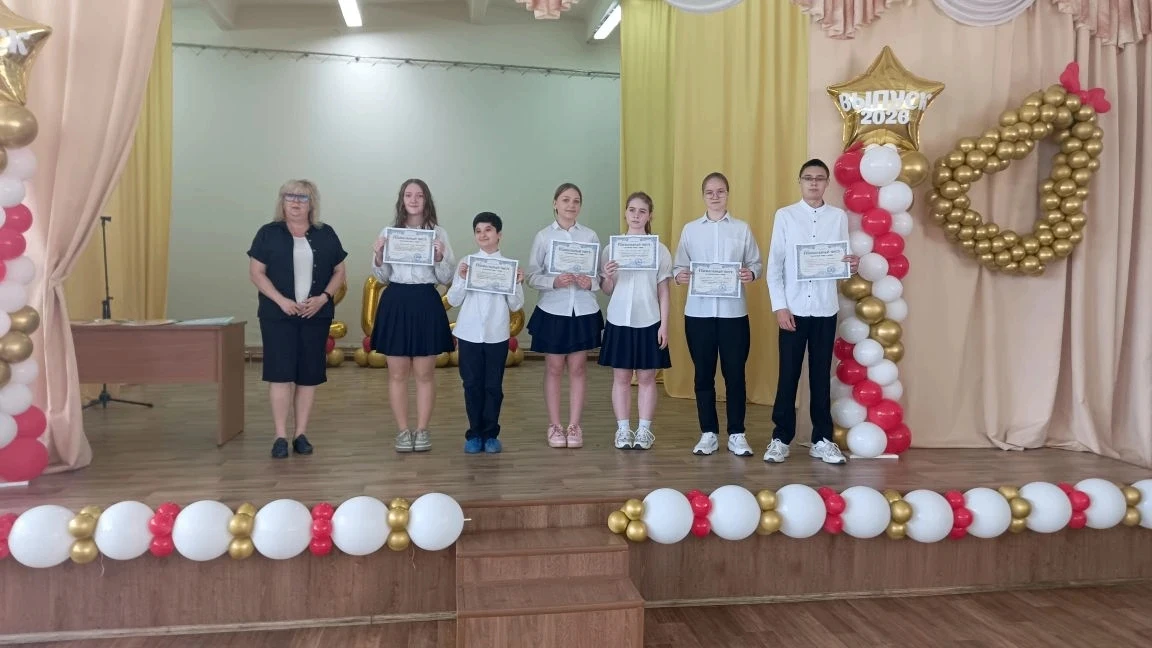 📚🎉Вот и пролетел очередной учебный год.
В гимназии прошли торжественные линейки, посвящённые оконч